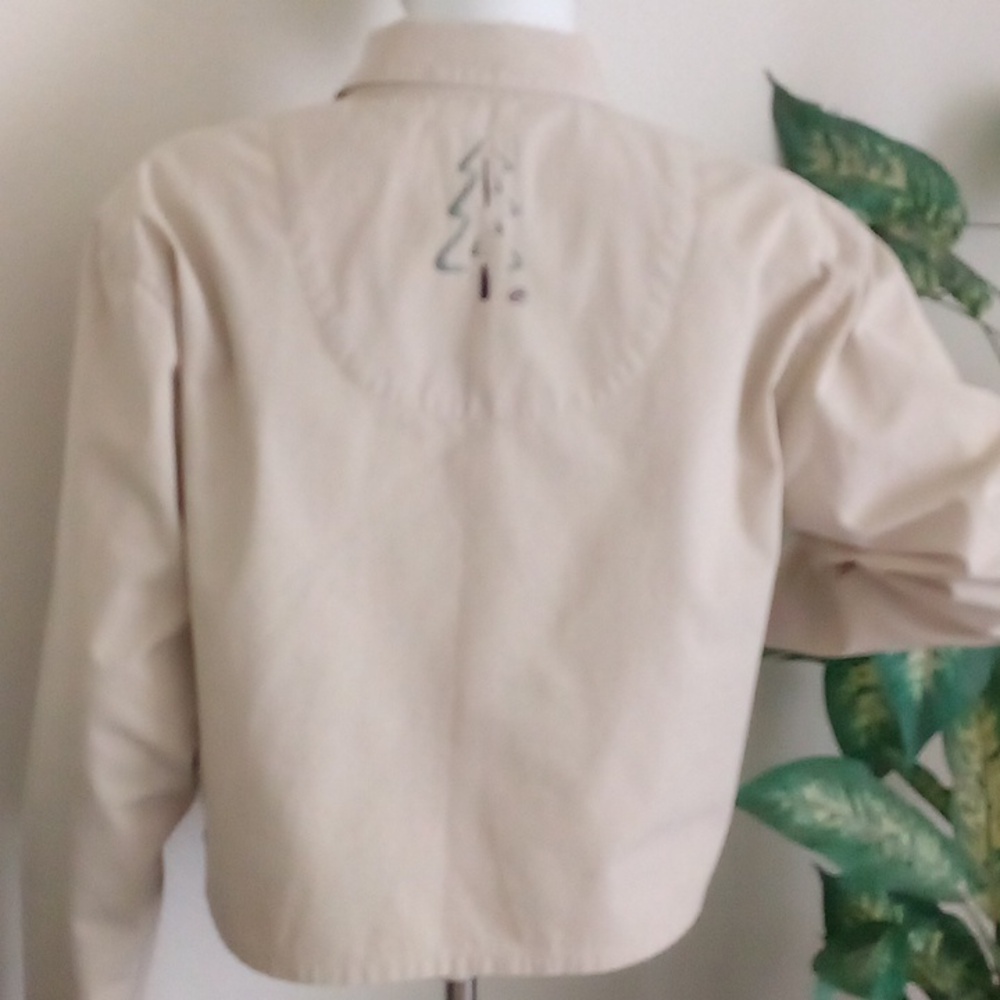 Outdoor Styling! Embroidered Button-Down Moose and 🐻 Top - Picture 6 of 9